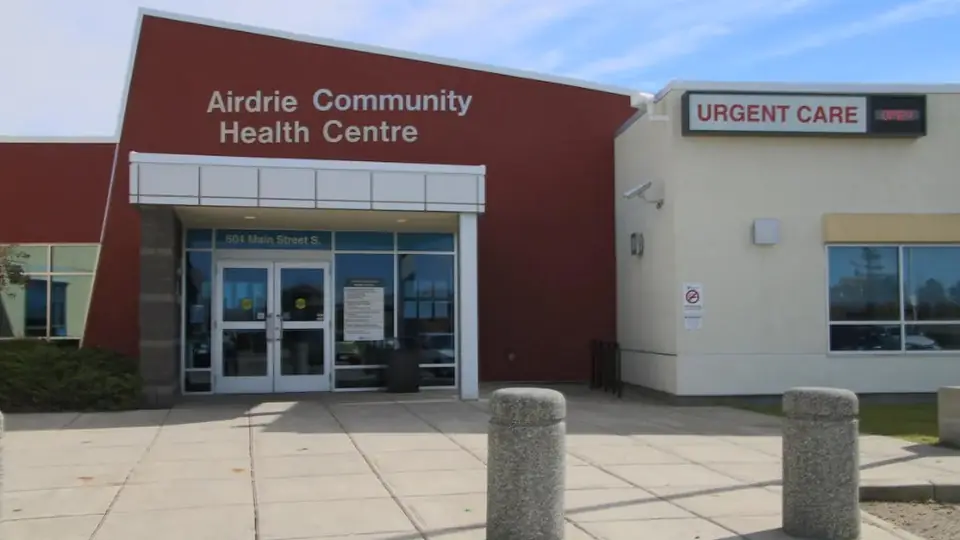 The entrance of Airdrie Community Health Centre in Airdrie, Alberta, with the urgent care sign